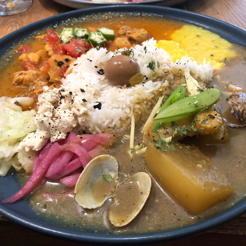 2種あいがけ バターチキンとシーフード(ハルダモンカレー)