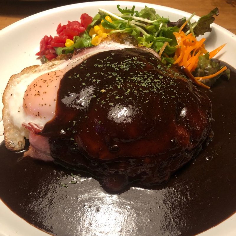 ハンバーグカレー ベーコンエッグトッピング(MOGA cafe)