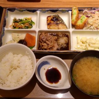 彩定食(東京築地やよい麺)