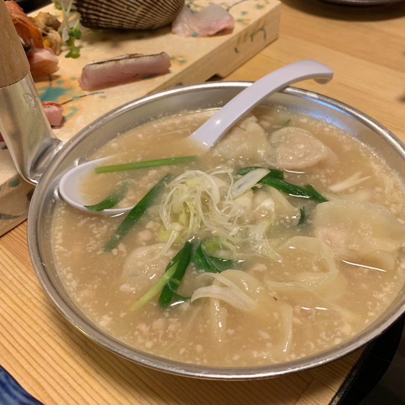 コラーゲン炊き餃子(炉端と水炊き 道津)