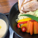 バーニャカウダ風つけ麺Special topping(鳥見本 （トミモト）)