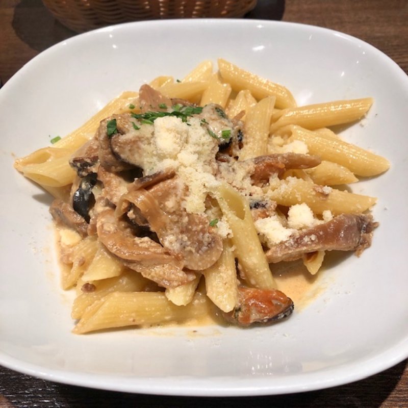 ムール貝とキノコのクリームソース(ブーランジェリー ア・ラ・ドゥマンド （Boulangerie la Demande）)