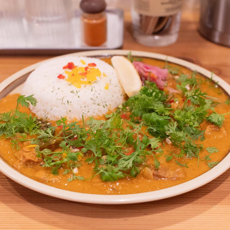 大根ごろごろポークカレー ルウ大盛り+オーガニックパクチー(スパイス スエヒロ)
