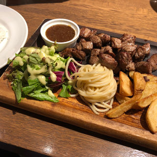 カットステーキ150グラム(炭火焼ビストロ)