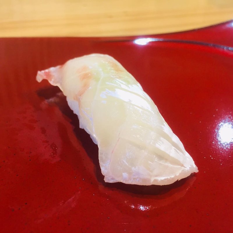 鯛の昆布締め(鮨まぁさ)