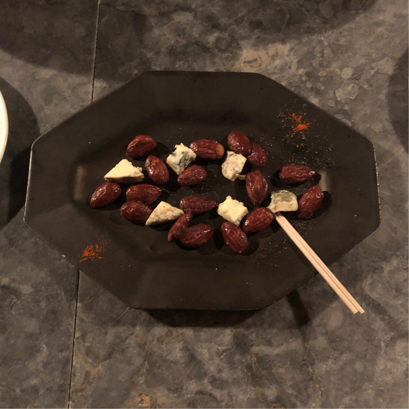 キャアメルアーモンドとブルーチーズの盛り合わせ(Sta.)