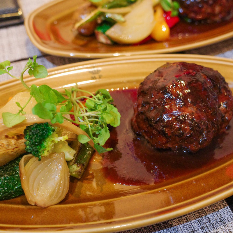 ハンバーグ(まるこんべー)