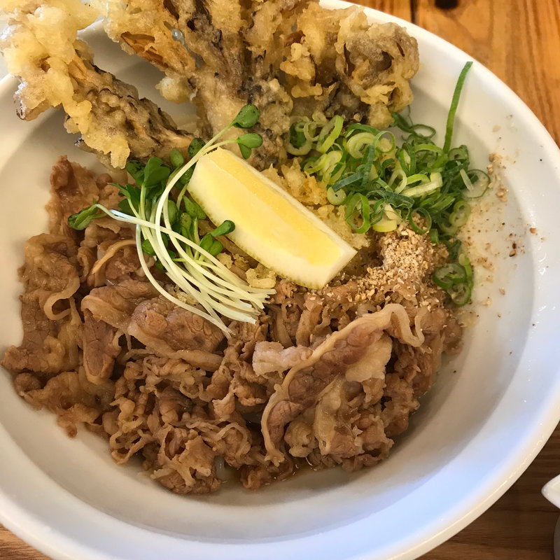 舞茸天肉ぶっかけ(満天うどん カジバノバカジカラ)