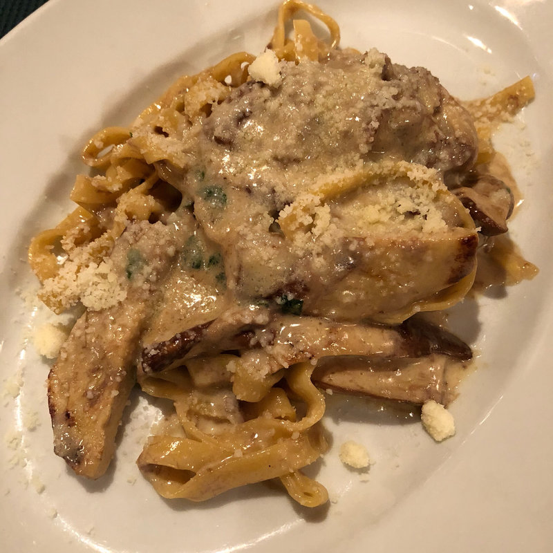 自家製フィットチーネ フレッシュポルチーニのクリームソース (carbonara Aggi （カルボナーラ アギー）)