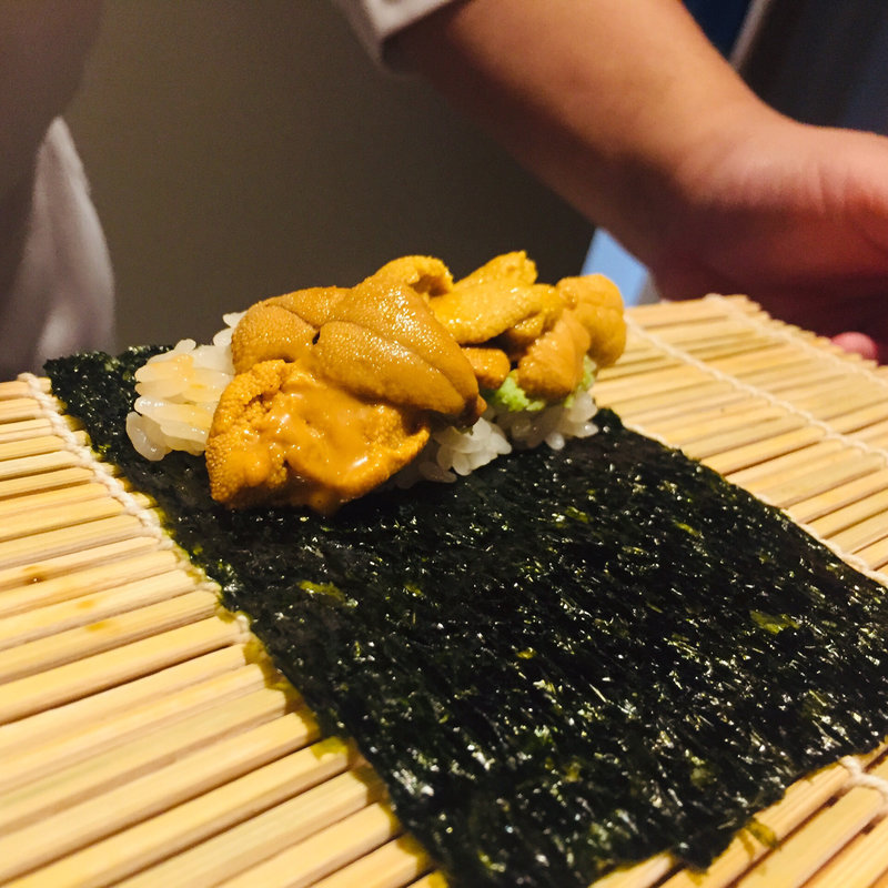 唐津産赤雲丹の海苔巻き(鮨 料理 一高)