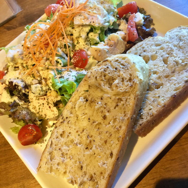 ハーブチキンシーザーサラダ(RABBIT HUTCH )