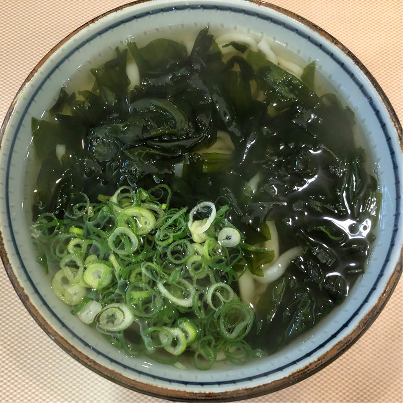 わかめうどん(まことうどん)