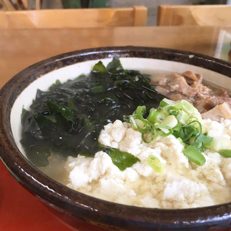 ゆし豆腐わかめ入りそば(そば処きくや )