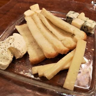 イタリア産チーズの盛り合わせ　(ビランチャ 梅田店 )