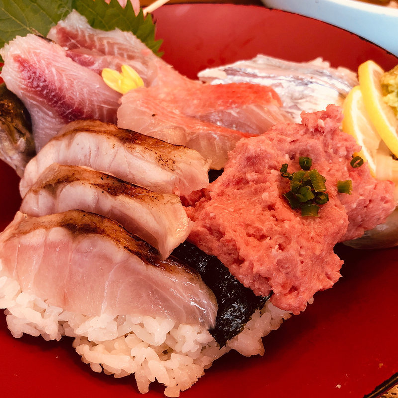 おすすめ五点丼 (酢飯)(あさまる)