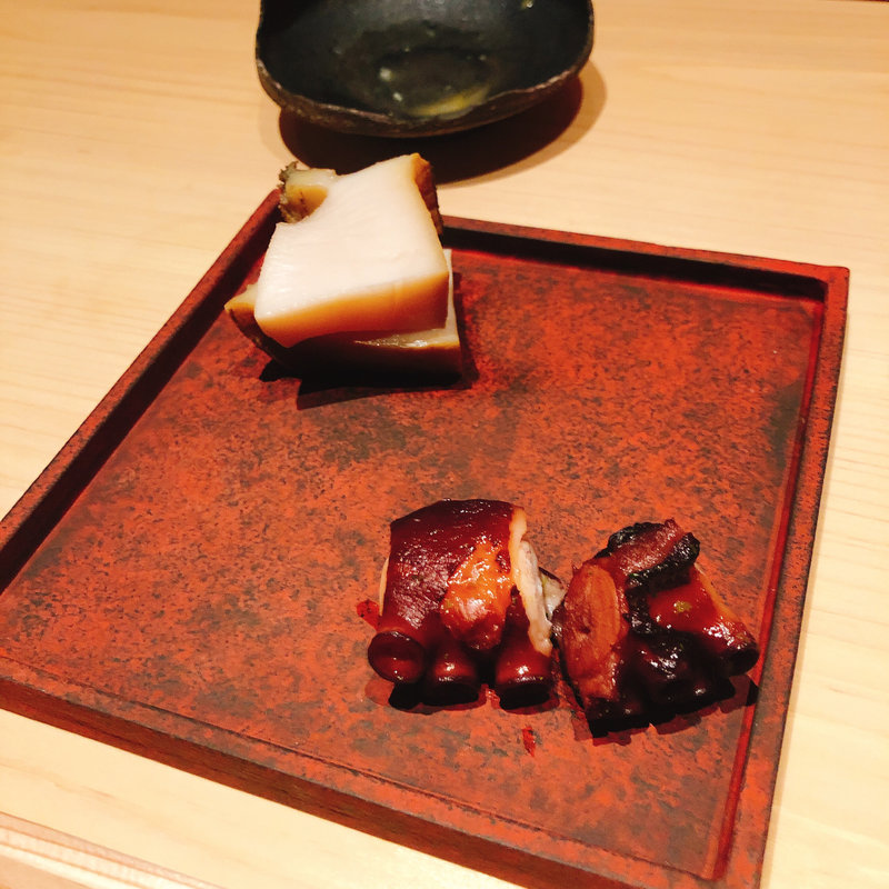 煮あわびとたこのやわらか煮(鮨 利崎)