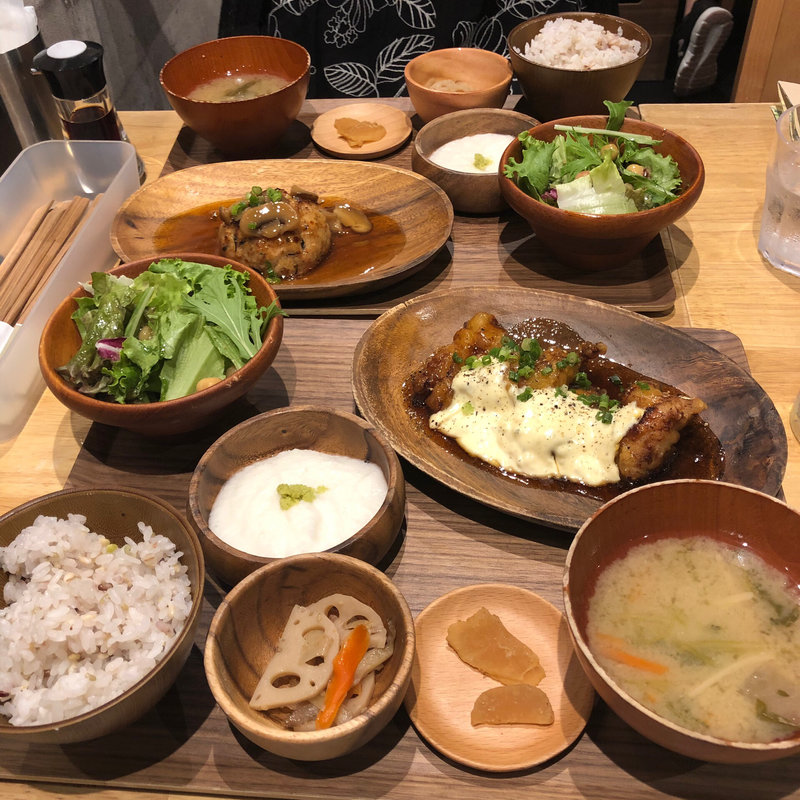 (鶏と野菜とおいしいごはん)