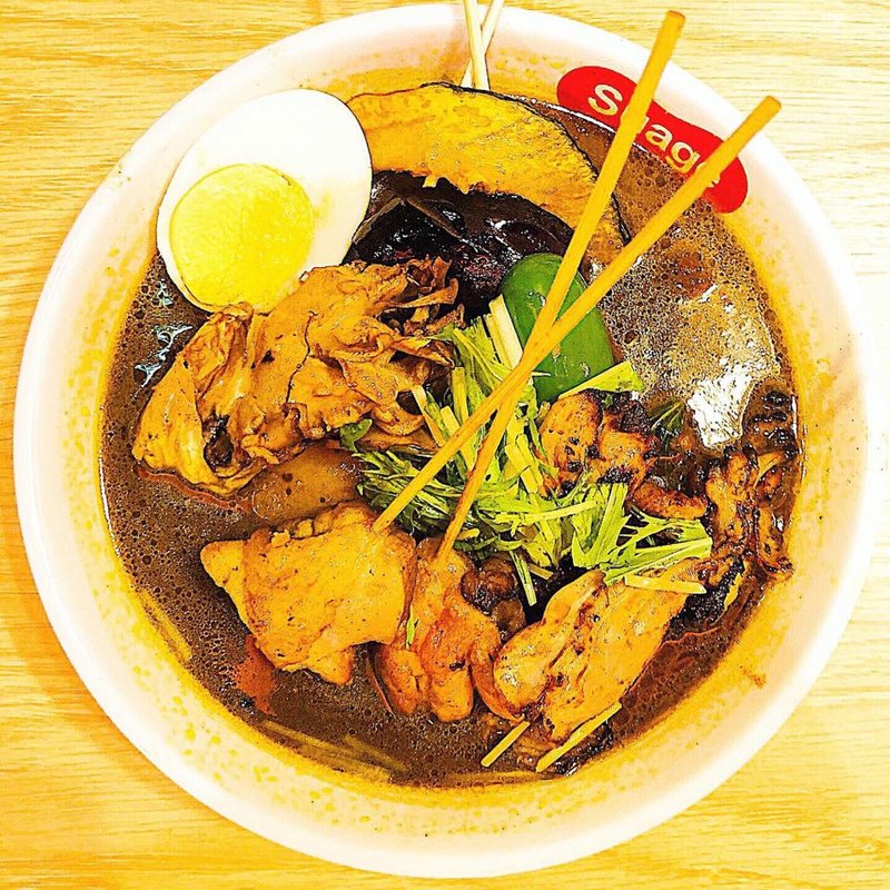 パリパリ知床どりと野菜カレー（トッピング:イカスミスープ、せせりの塩麹漬け）(北海道スープカレーSuage 渋谷店)