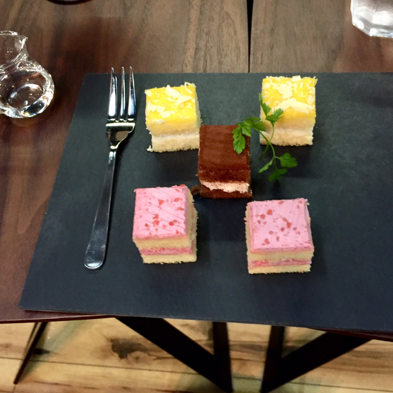 ひとくちケーキ(カフェスラクティサ)