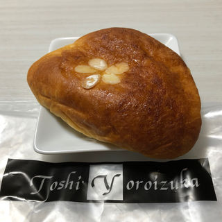 Yoroizukaクリームパン(トシ・ヨロイヅカ 東京 （ToshiYoroizuka TOKYO）)