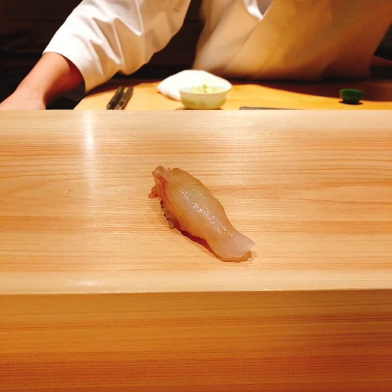 いさきの握り(鮨 利崎)