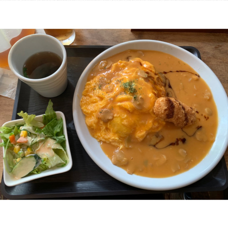 デミグラスオムライスと煮込み牛バラ肉(彼氏の手料理ダイニング SORALI)