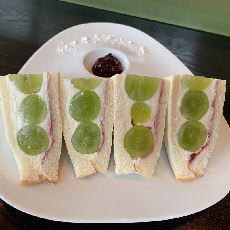 ぴかぴかシャインマスカット"晴王"サンド(adito)