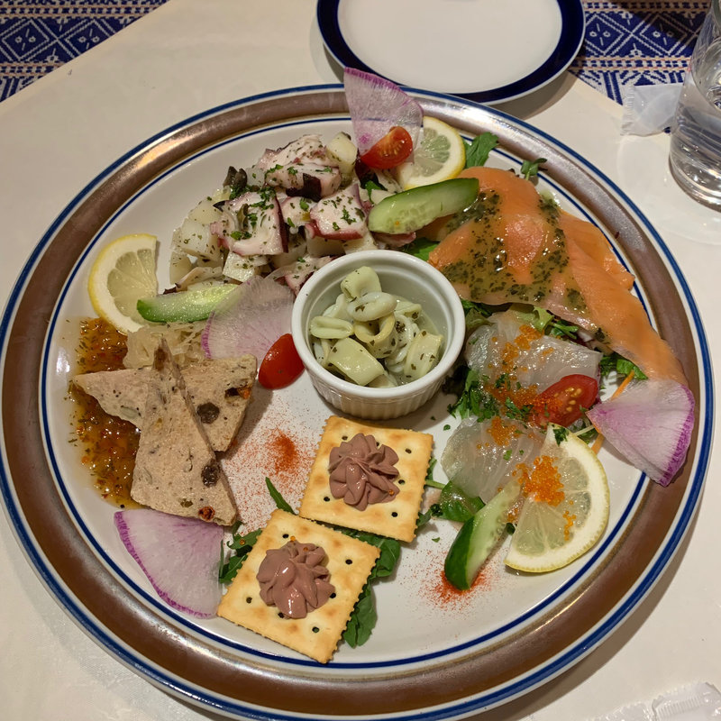 前菜の盛り合わせ(Dobro （ドブロ）)