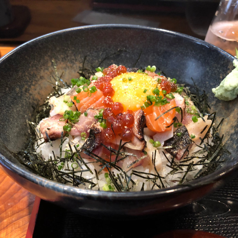 海鮮ユッケ丼(北海 ひがし)