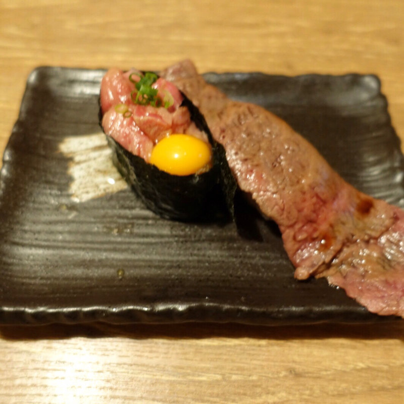  近江牛中とろ炙りにぎり(肉割烹バル 牛牛 GYUGYU 祇園本店 )