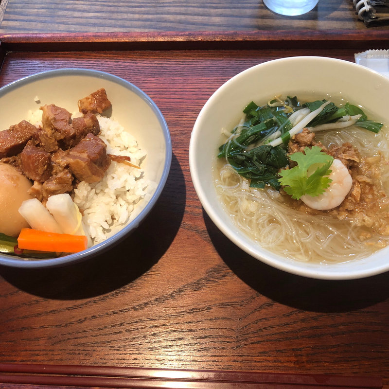 米粉湯と魯肉飯（小碗）のセット(月和茶)