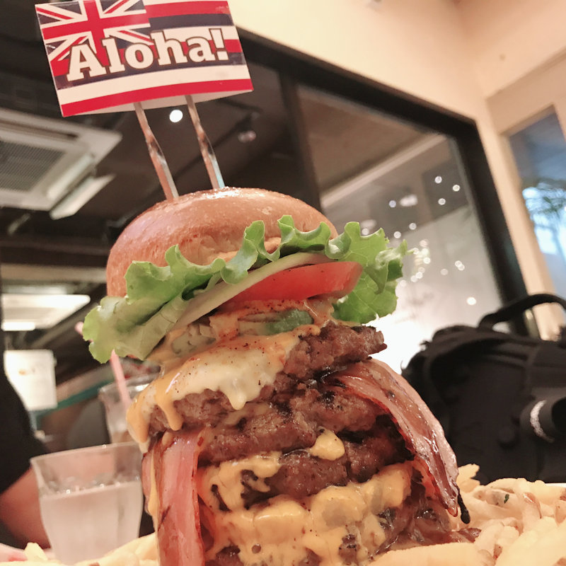 プレミアムメガモンスターバーガー(テディーズビガーバーガーHAWAII)