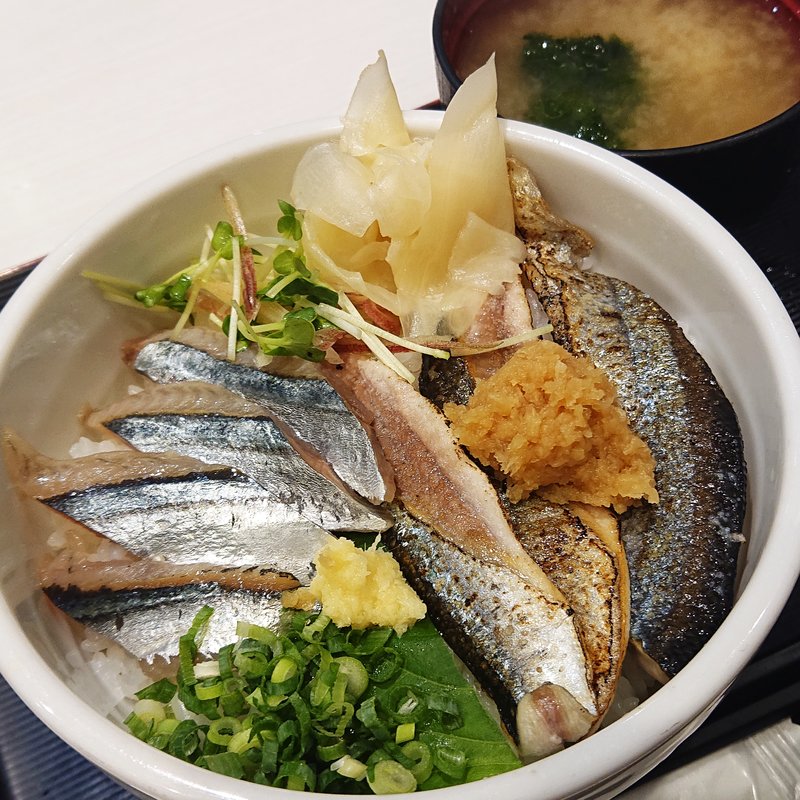 さんま丼(二代目ぐるめ亭 ラゾーナ川崎店)