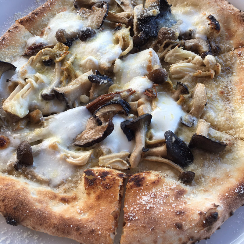 信州きのこのピザ(Dining Bloom(旧店名 ジャルダン・デ・テ))
