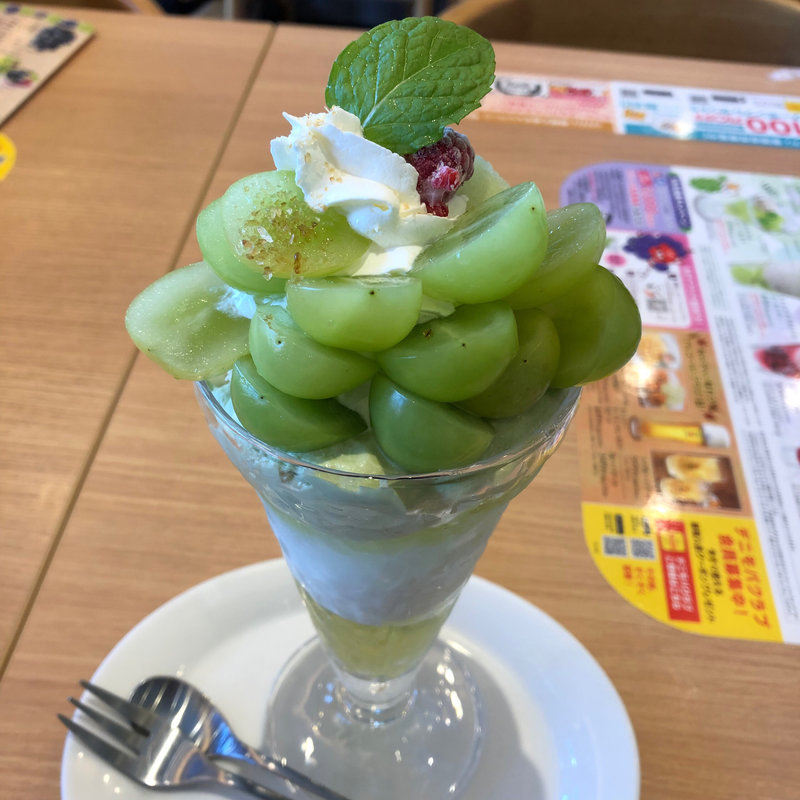 シャインマスカットパフェ(デニーズ)