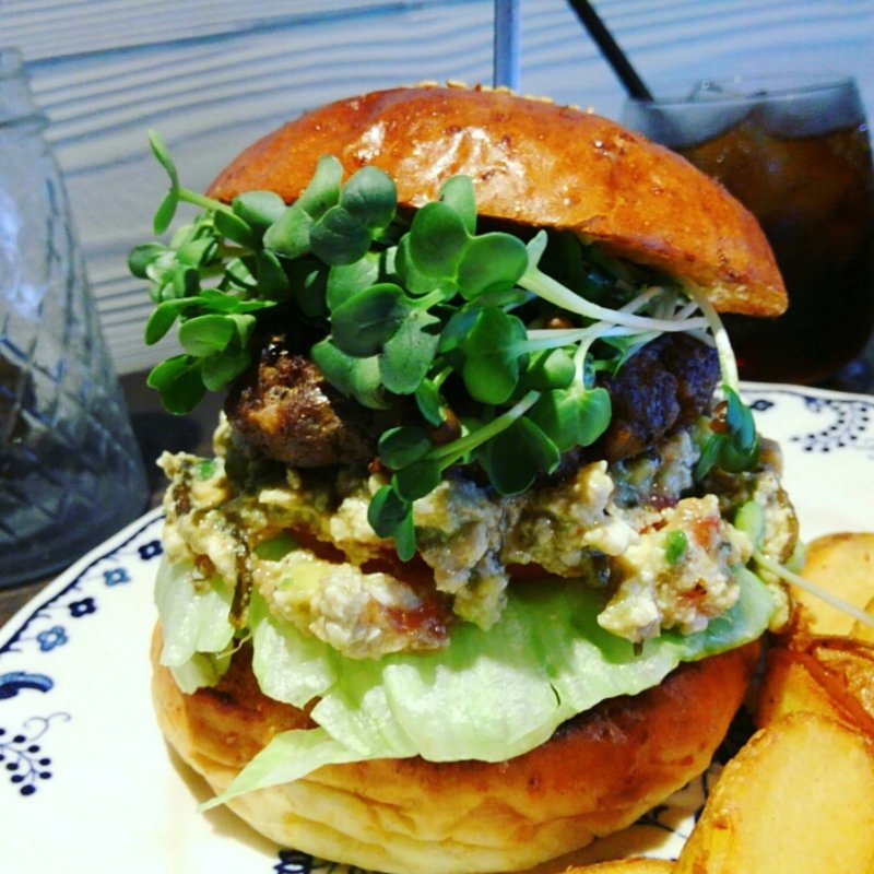 だるま珈琲特製和カモレバーガー(だるま珈琲)