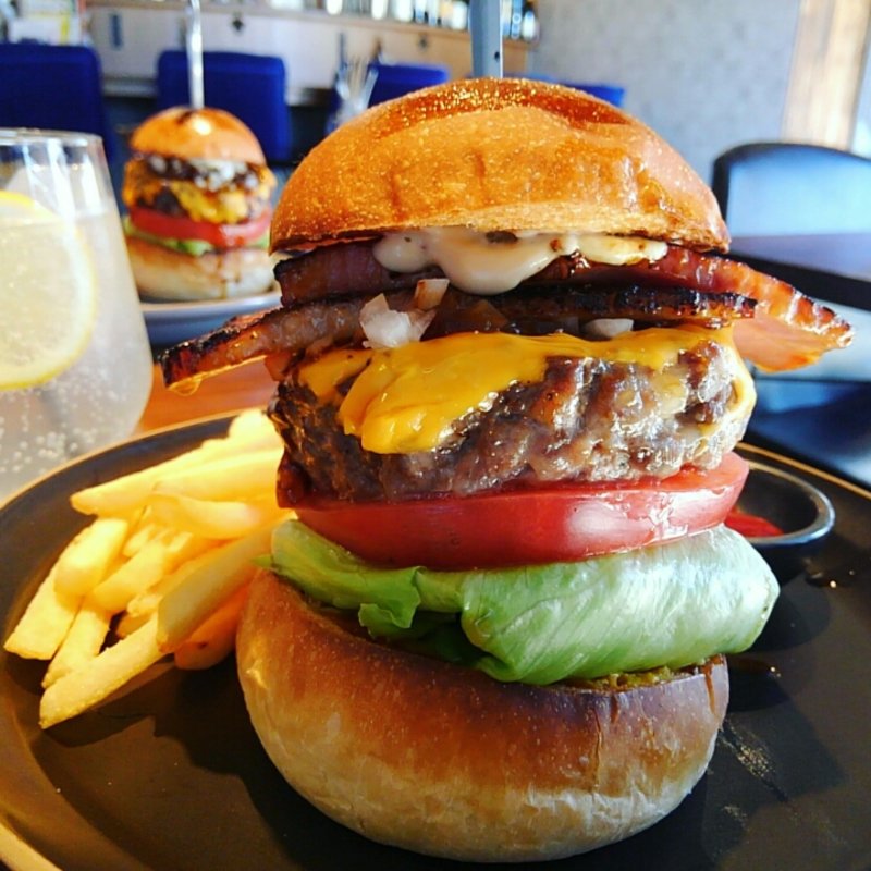 ベーコンチーズバーガー(AK cafe エーケーカフェ)