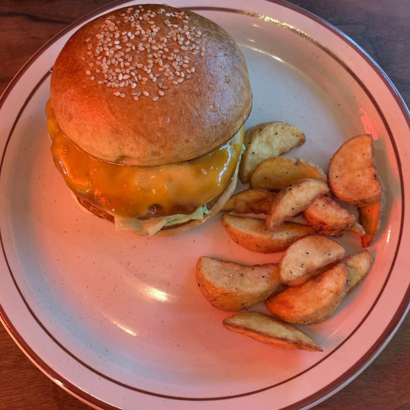 チーズバーガー(CRITTERS BURGER)