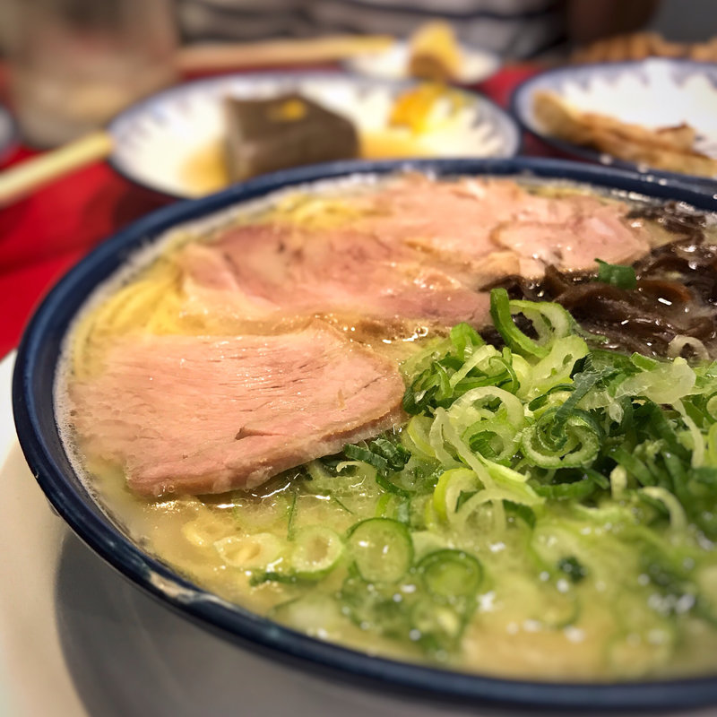 ラーメン(博多ラーメン しばらく 西新本店)