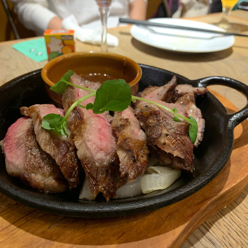 牛フィンガーミート★THE ステーキ(MEAT&WINE ワインホールグラマー 上野)