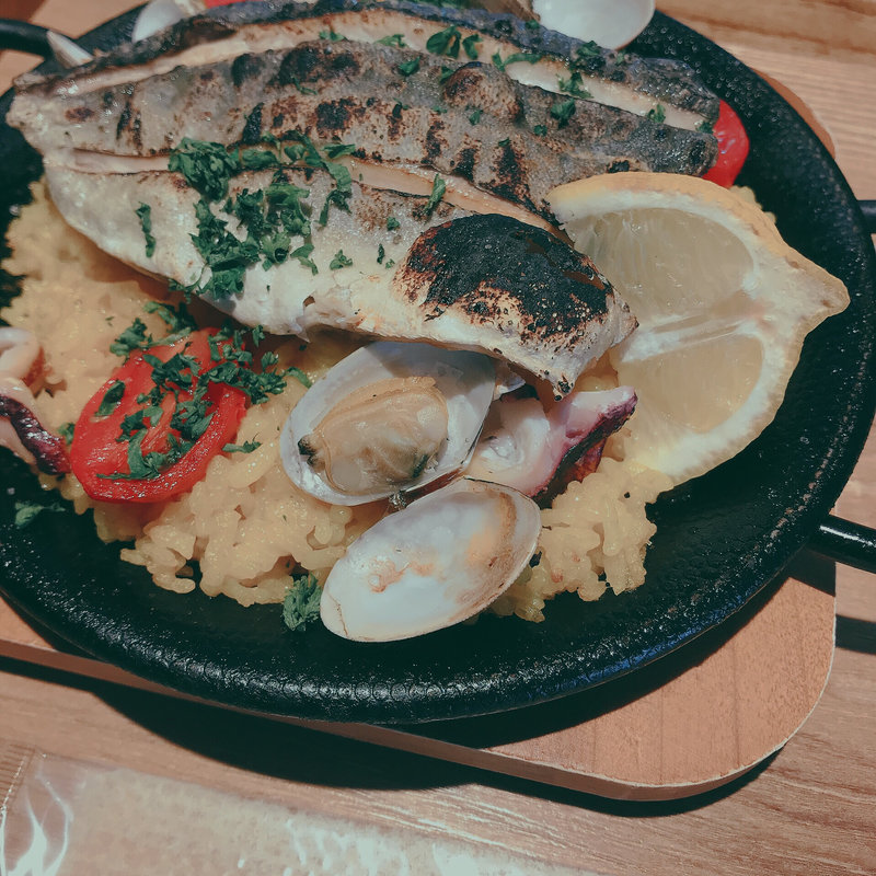 おさかなパエリヤ(ハマカゼカフェ)