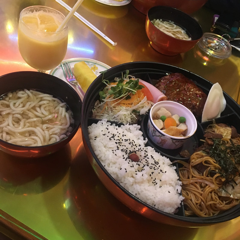 コンビ定食 ハンバーグ＆焼きそば(バレンシーア )