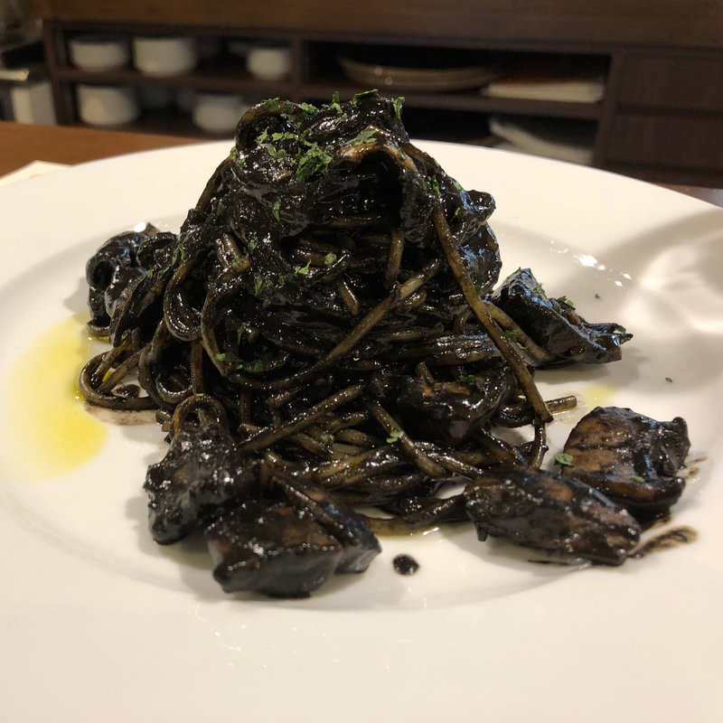 ヴェネツィアの郷土料理 イカ墨スパゲティ(サルトリア ダ 水本)