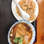 半チャーハン半ラーメン(新三陽 白山店)