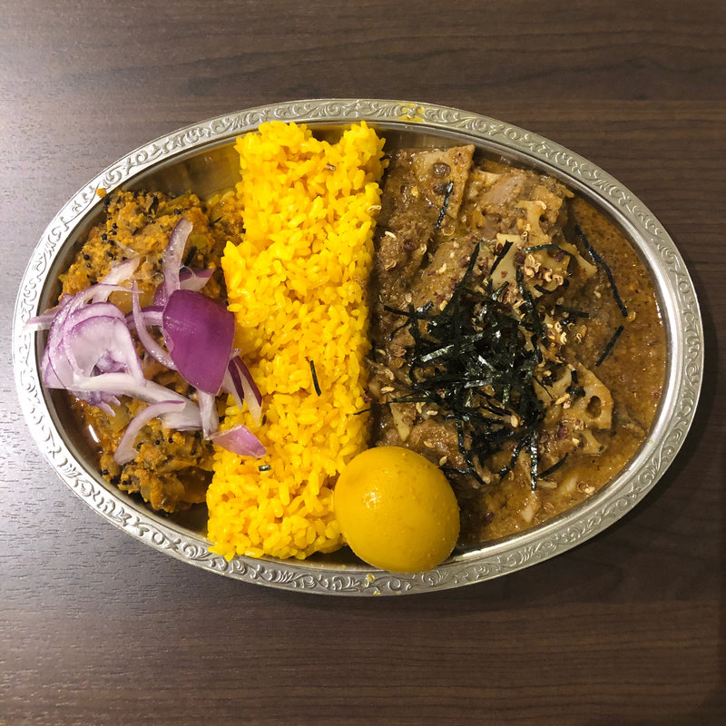 和ラムカレーと大根とオリーブのキーマ ＋ 味付け玉子 ・(ゴカルナ （Gokarna）)