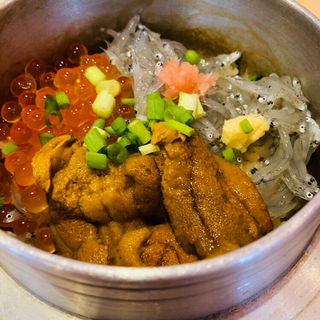 しらす3色（香の物、ダシ茶漬け付）(鎌倉の釜飯 かまよか)