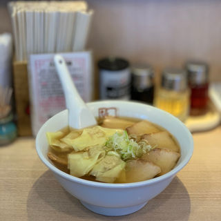 ワンタン麺(喜多方ラーメン 坂内 新宿西口思い出横丁店)