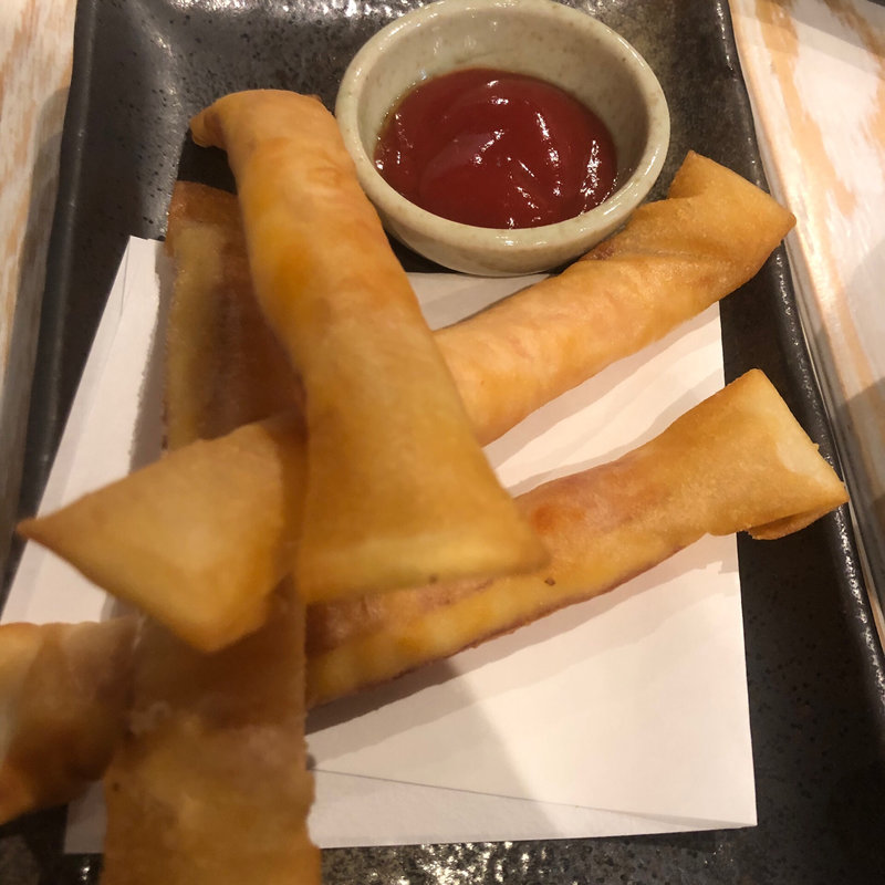 ベーコンとチーズの春巻き(日本橋バル  萬亮)