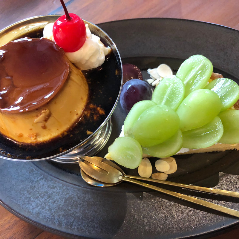 カスタードプリン   シャインマスカットタルト(リトル ビレッジ カフェ  Little Village Cafe)