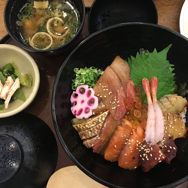  海鮮丼セット(淡路ごちそう館 御食国（みけつくに）)